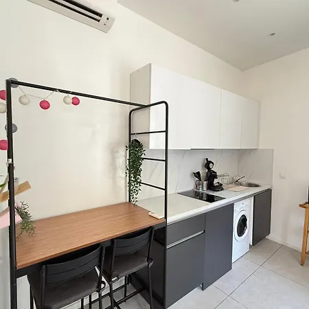 Apartment 18m Renove Rdc Proche Commerces & Bus *