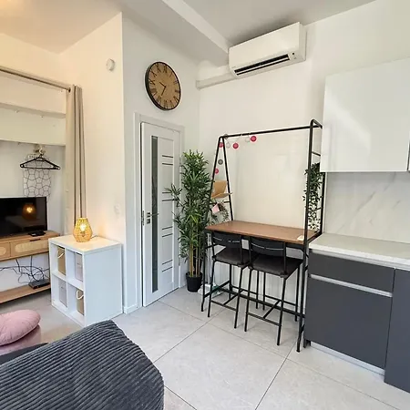 18m Renove Rdc Proche Commerces & Bus Apartman